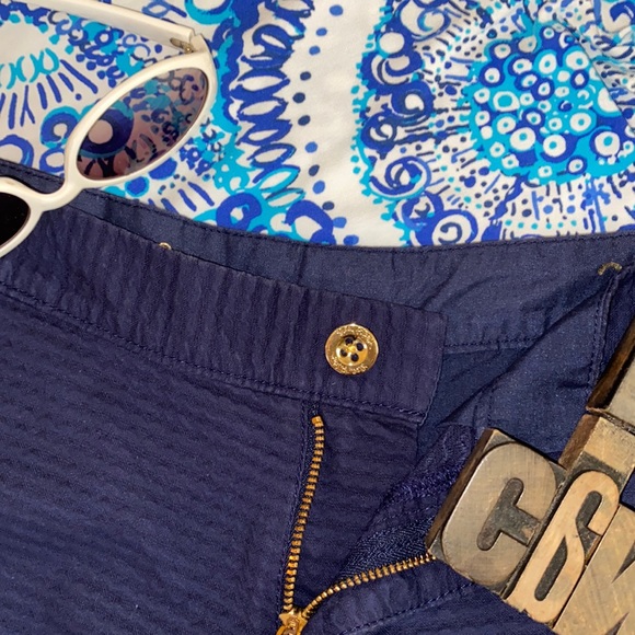 🌴LILLY PULITZER ‘The Buttercup Short’ in Textured Chevron in Navy - Picture 2 of 8